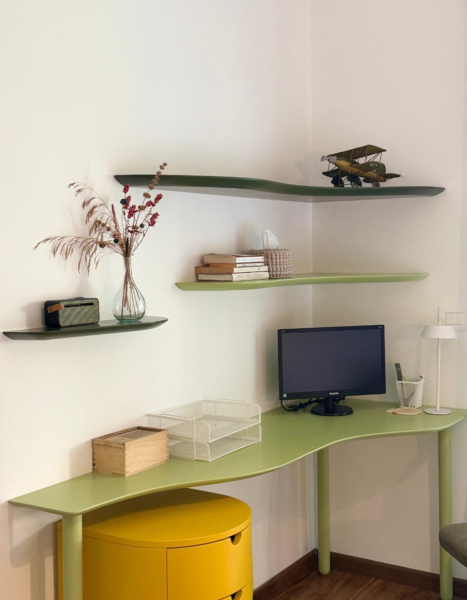 landscape desk flat packed home